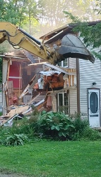Démolition d’une maison contaminée par la mérule pleureuse